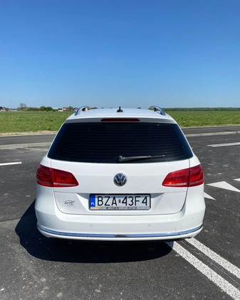 Volkswagen Passat cena 39500 przebieg: 255000, rok produkcji 2013 z Zambrów małe 137